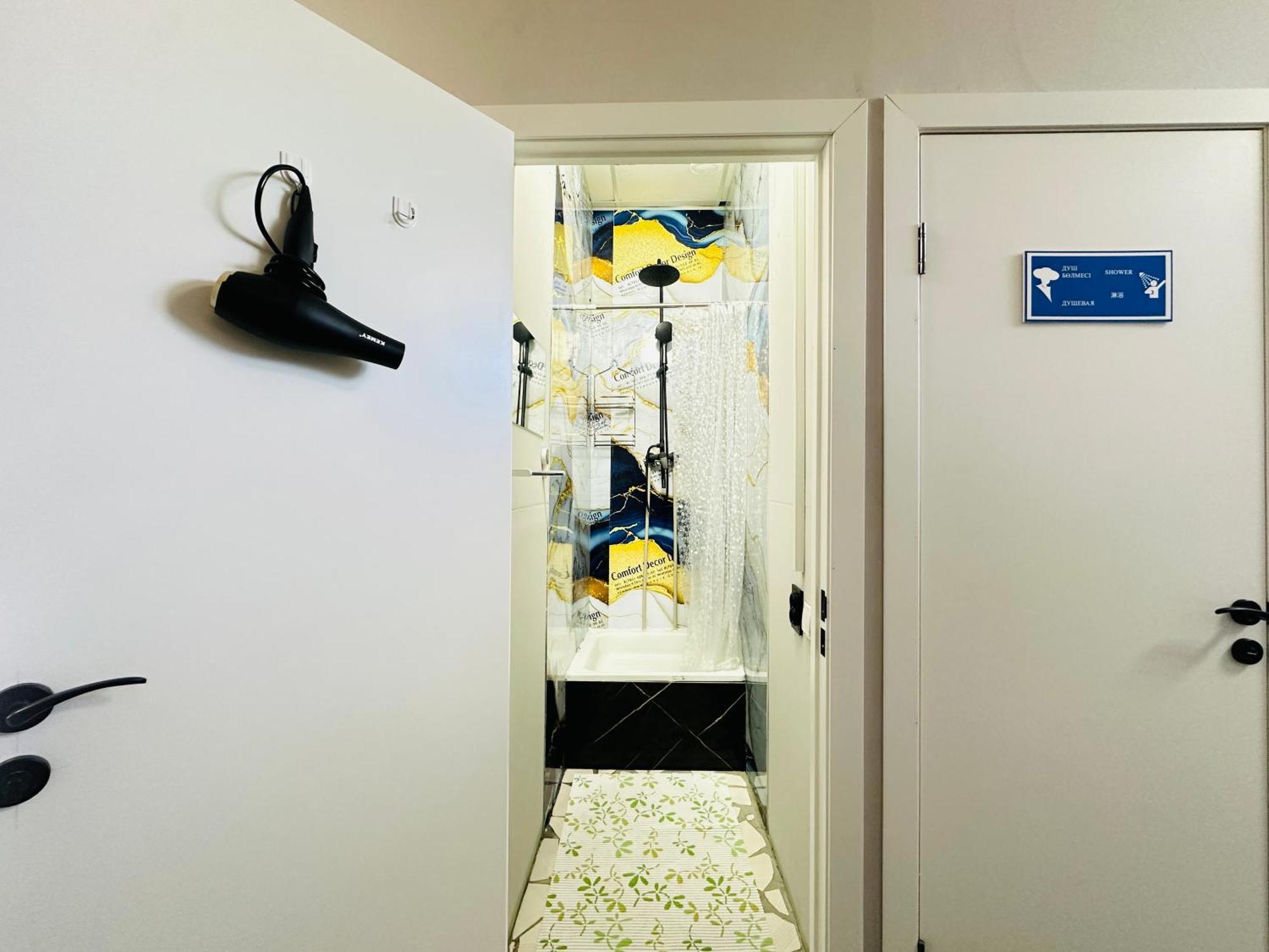 Center Capsule Hotel Almati Kültér fotó